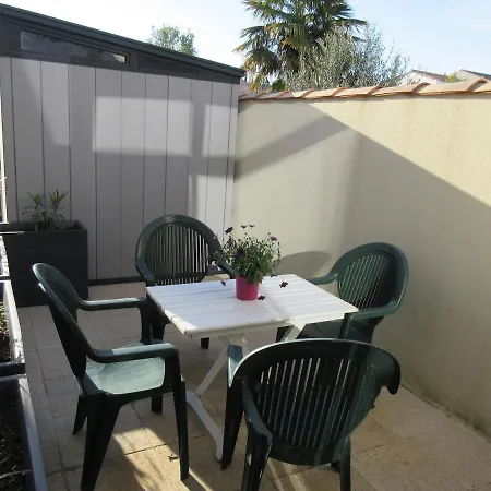 Maisonnette Avec Terrasse Et Parking Casa de Férias