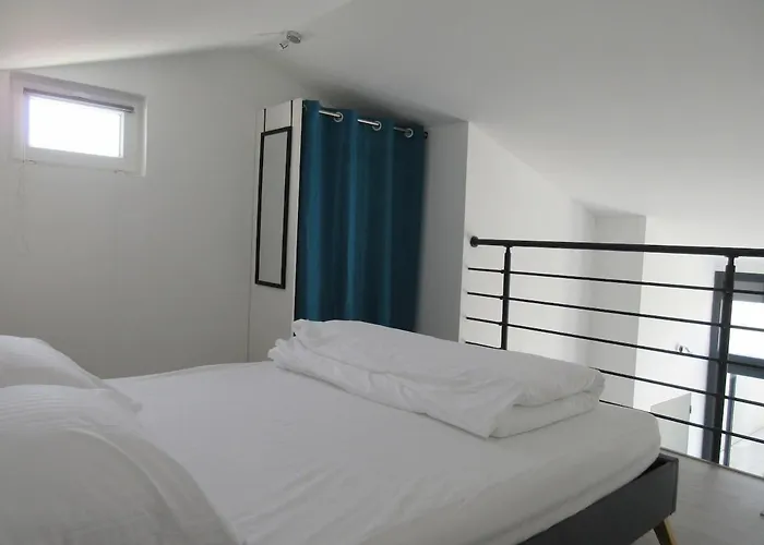 Maisonnette Avec Terrasse Et Parking