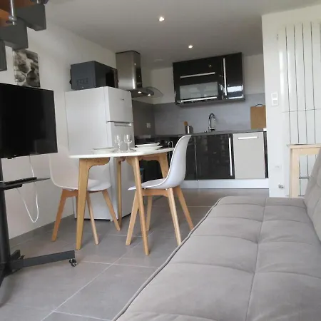 Maisonnette Avec Terrasse Et Parking