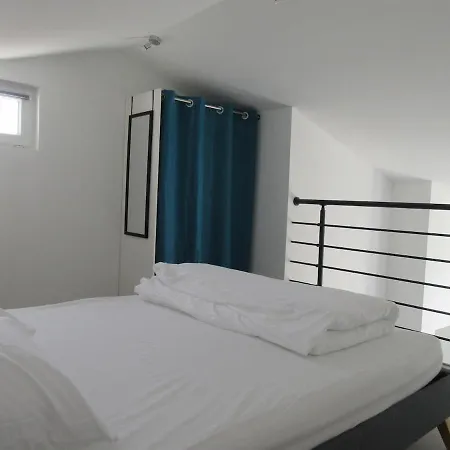 Maisonnette Avec Terrasse Et Parking