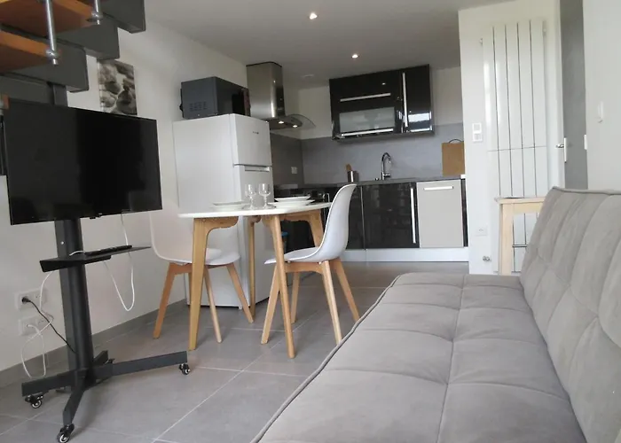 Maisonnette Avec Terrasse Et Parking