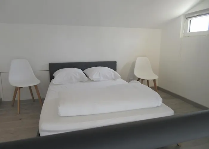 Maisonnette Avec Terrasse Et Parking *