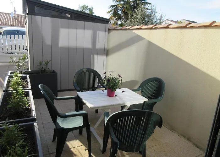 Maisonnette Avec Terrasse Et Parking Дом отдыха